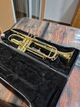Trompeta Jupiter JR 410