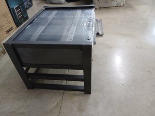 Cajón barbacoa de obra de hierro con parrilla