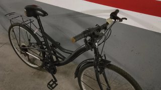 Bicicleta de paseo negra