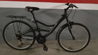 Bicicleta de paseo negra