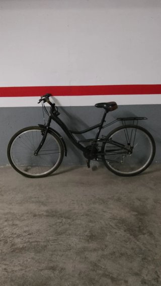 Bicicleta de paseo negra