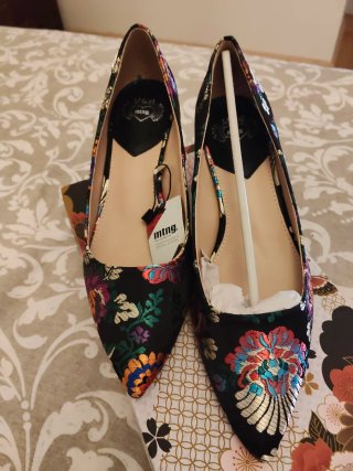 Zapatos salón MTNG bordados,edición SPECIAL
