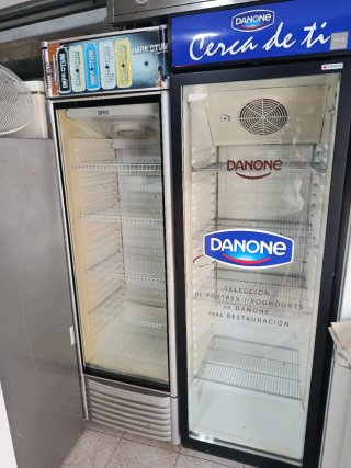 Neveras expositoras Danone y Fred