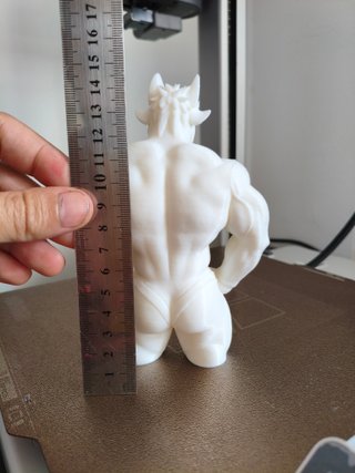 Figura de hombre perro