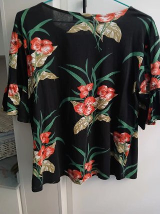 Camiseta Sfera Basic Estampada Flores Talla XL