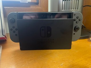 Nintendo Switch + 4 juegos + accesorios