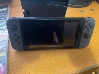 Nintendo Switch + 4 juegos + accesorios