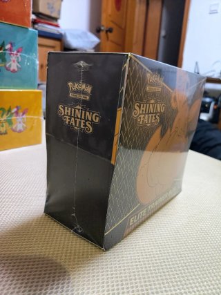 ETB Pokémon Shining Fates Inglés Sellada