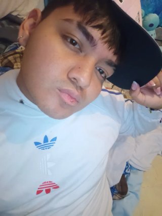 Joven en busca de trabajo y oportunidades