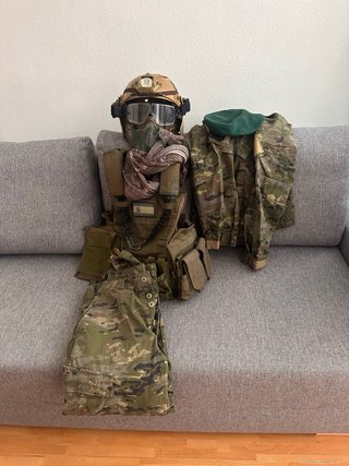 Lote Airsoft Multicam M: Casco, Chaleco y Pantalón