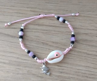 Pulsera de la suerte con concha y brujita