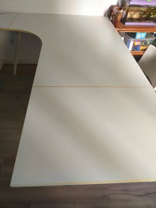 Escritorio blanco grande curvo