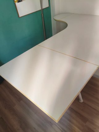 Escritorio blanco grande curvo