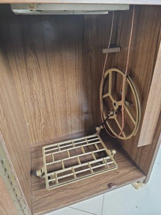Máquina de coser Alfa con mueble