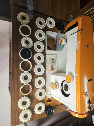 Máquina de coser Alfa con mueble
