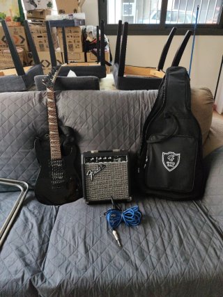 Guitarra Jackson cadete y amplificador Fender