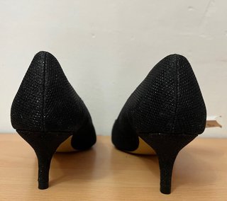 Zapatos de tacón negros con purpurina talla 38