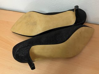 Zapatos de tacón negros con purpurina talla 38