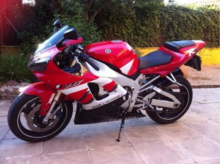 Yamaha R1 Roja Deportiva