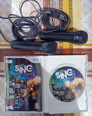 Let's Sing 5 para Wii + 2 Micrófonos Logitech