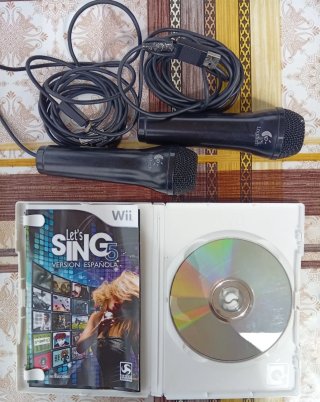 Let's Sing 5 para Wii + 2 Micrófonos Logitech