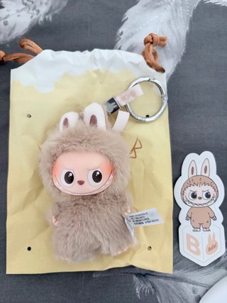 Labubu pin para amor B