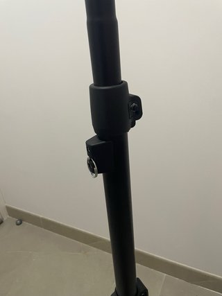 2 Trípodes para altavoces Soundking SB309.