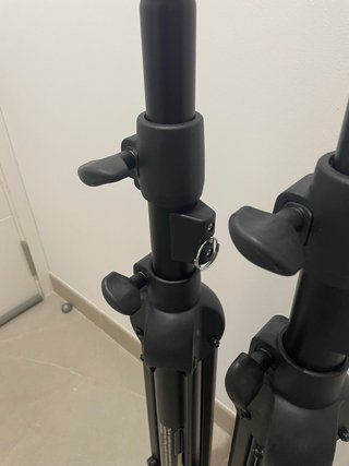 2 Trípodes para altavoces Soundking SB309.