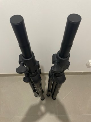 2 Trípodes para altavoces Soundking SB309.