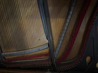 Precioso piano antiguo, mueble de raiz.