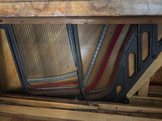 Precioso piano antiguo, mueble de raiz.