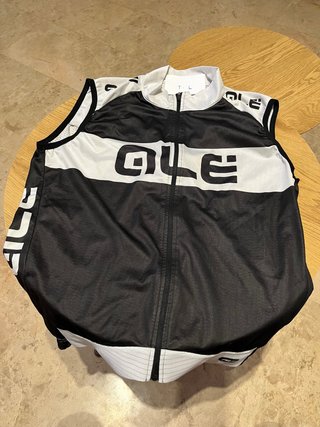 Giubbotto antivento per ciclismo, 15€
