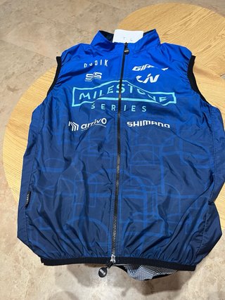 Giubbotto antivento per ciclismo, 15€
