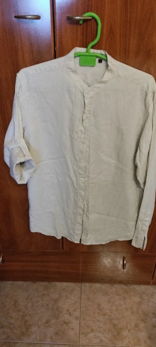 Camisa beige cuello mao