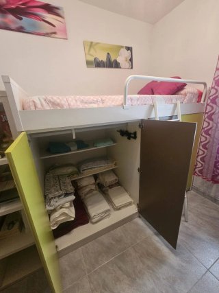 Cama tren altillo con armario