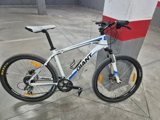 Bicicleta Giant Rebel 3 Blanca Talla M