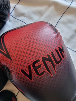Guantes Boxeo Venum RWS 2.0 + Vendas