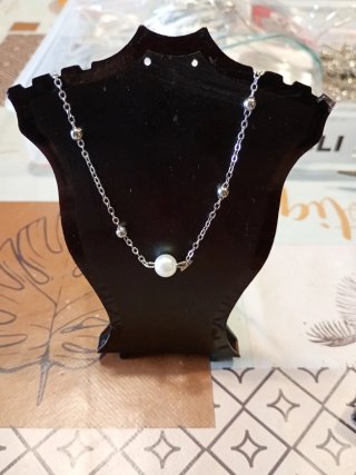 Girocollo con perla centrale