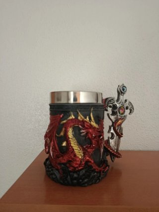 Taza Dragón con Espada y Gemas
