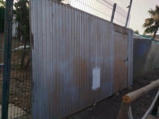 Puerta corredera metálica para garaje