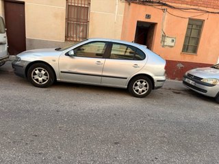 Coche para reparar o vender por piezas