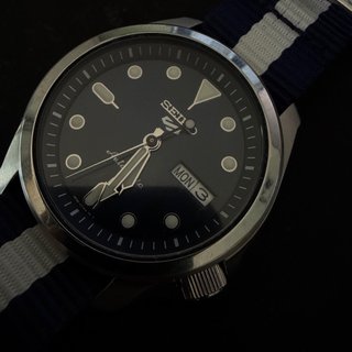 Seiko 5 Dress KX Automatico Esfera azul.