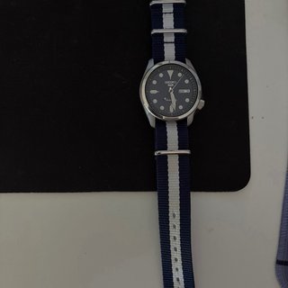 Seiko 5 Dress KX Automatico Esfera azul.