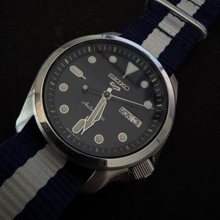 Seiko 5 Dress KX Automatico Esfera azul.