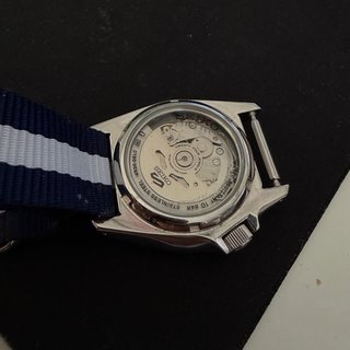 Seiko 5 Dress KX Automatico Esfera azul.