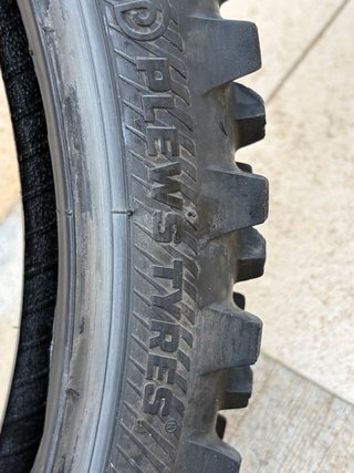 Neumáticos Enduro Michelin y Plews 19 + 16