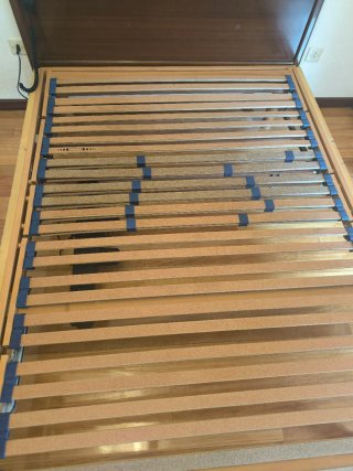 Cama articulada de madera