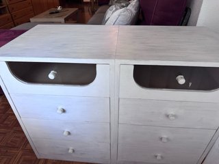 Cómoda blanca con cajones y cristal