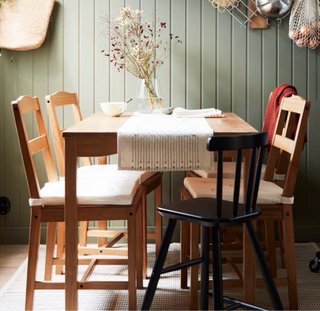 Mesa + 4 Sillas IKEA HÄGERNÄS (Pino Macizo)