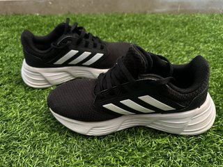 Zapatillas Adidas Talla 36. Prácticamente 4 usos